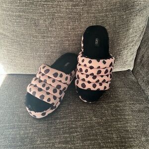 UGG Pink Maxi Slide Cheetah Print Sandals